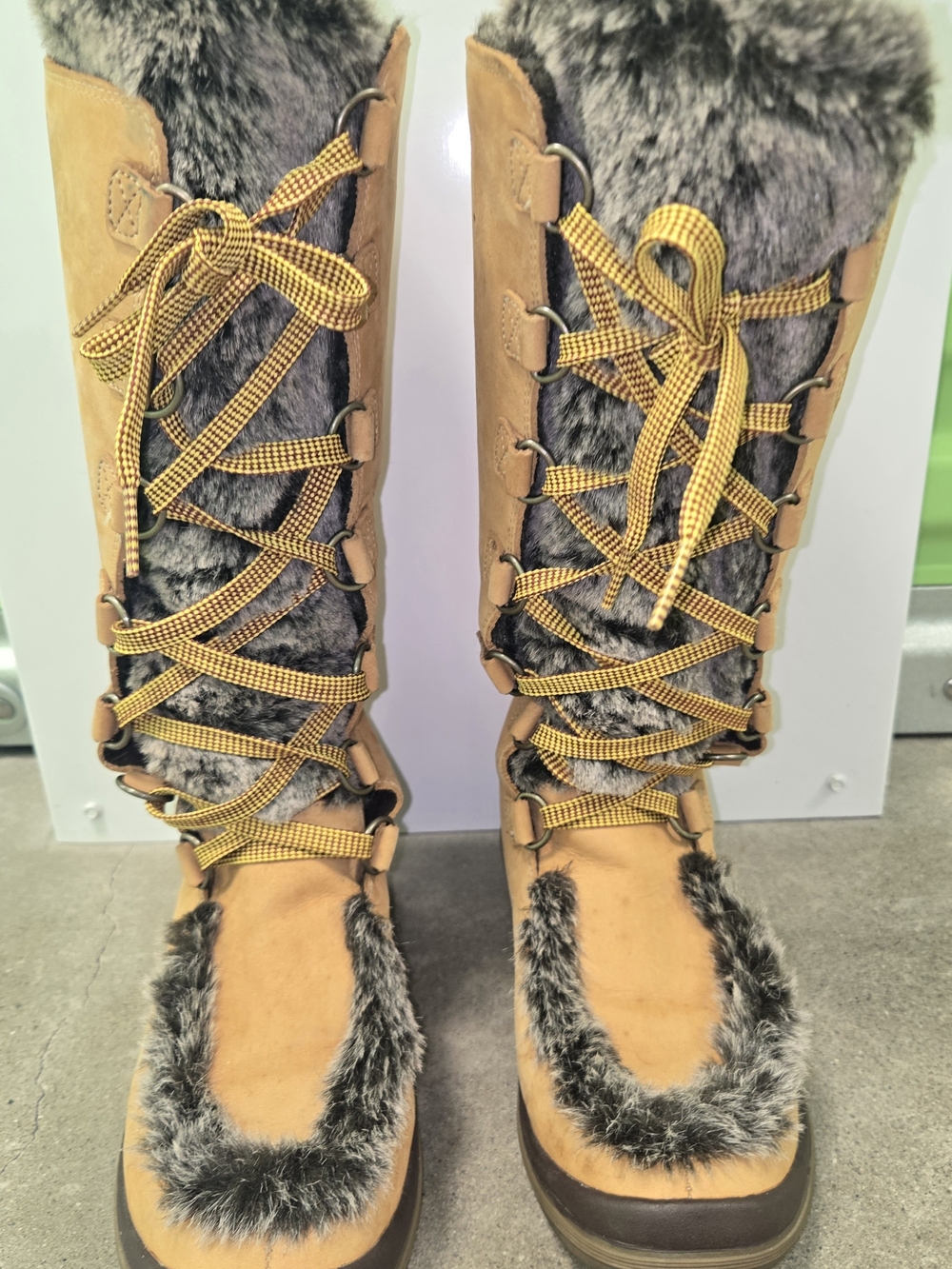 Timberland 7.5 Tan Faux Fur Lace-Up Winter Boots